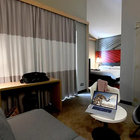 Ibis Nantes Herblain Сен-Эрблен